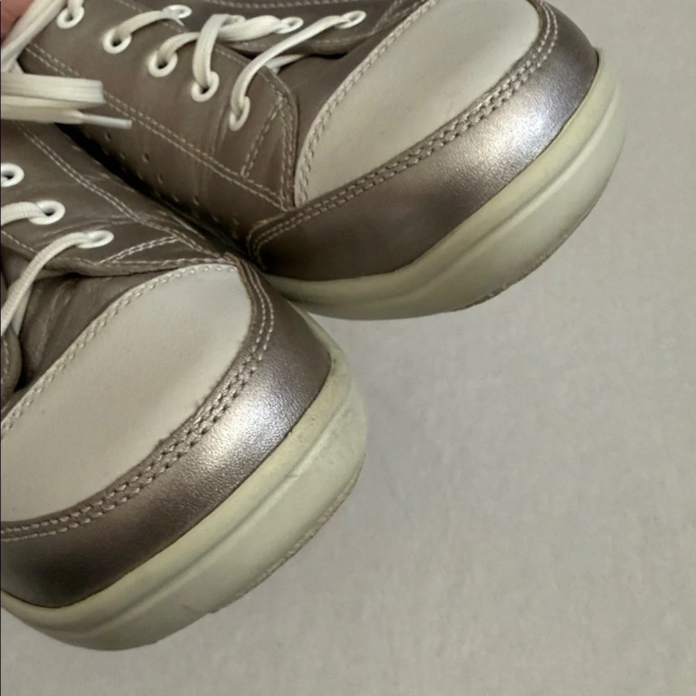 Finn Comfort | Charlotte Perforated Leather Sneaker Silver/White (EU 41/US 10) - Picture 4 of 15